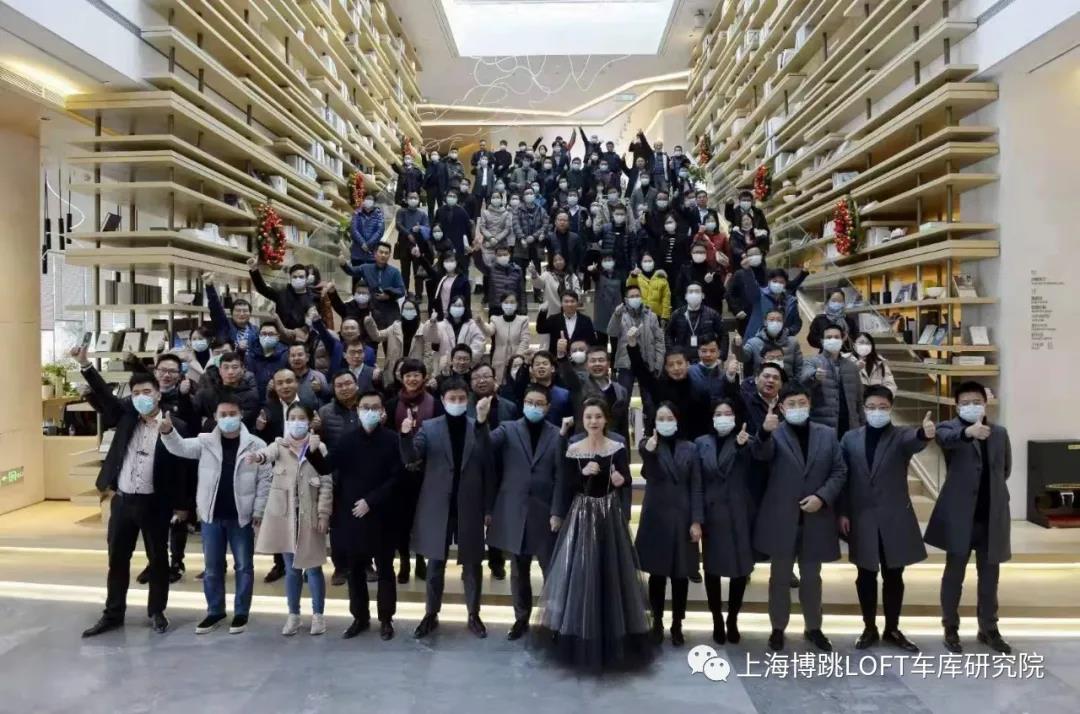 鸡西全国一百多人在华侨城汉口道6号参观研讨LOFT专利车库技术！